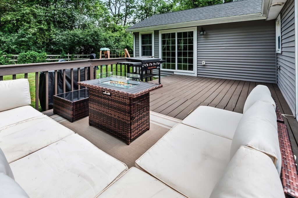 Shrewsbury, Massachusetts 01545, United States, 4 Bedrooms Bedrooms, ,2 BathroomsBathrooms,Residential,Active,172148