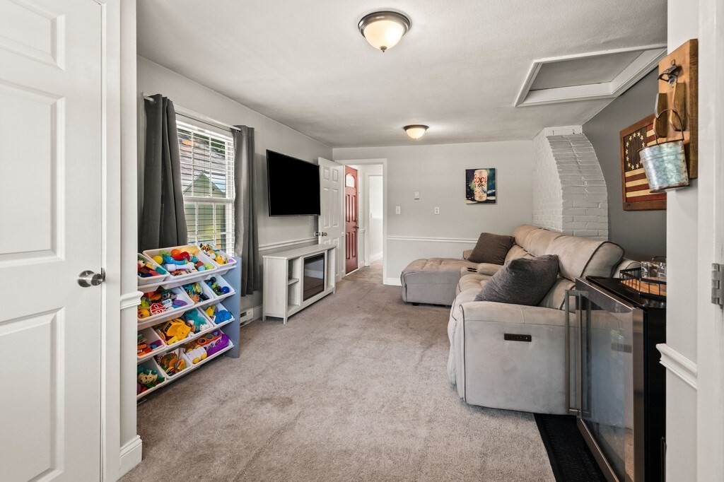 Shrewsbury, Massachusetts 01545, United States, 4 Bedrooms Bedrooms, ,2 BathroomsBathrooms,Residential,Active,172148