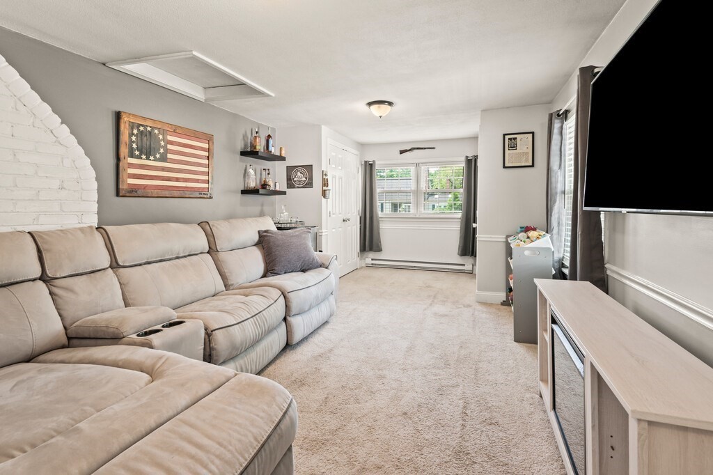 Shrewsbury, Massachusetts 01545, United States, 4 Bedrooms Bedrooms, ,2 BathroomsBathrooms,Residential,Active,172148