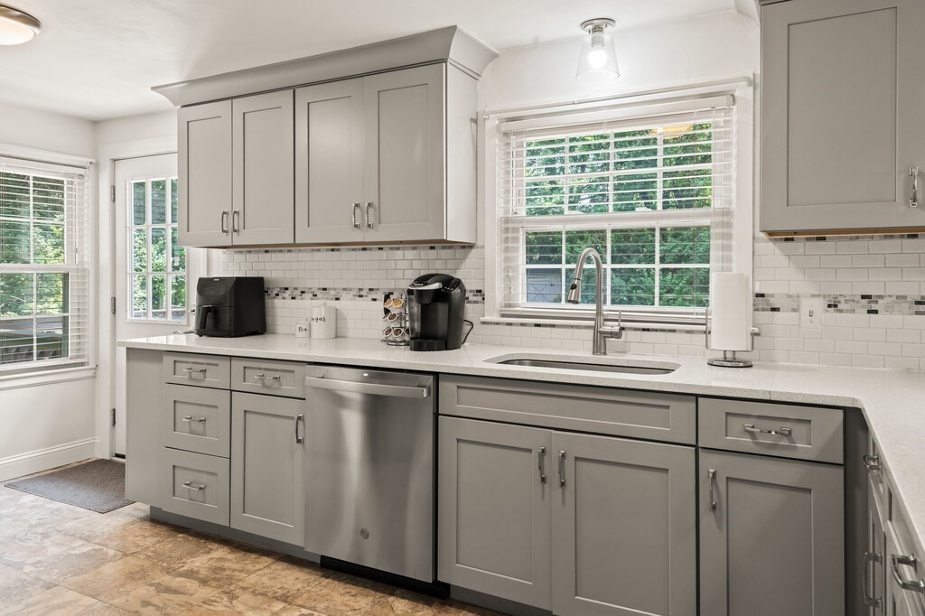 Shrewsbury, Massachusetts 01545, United States, 4 Bedrooms Bedrooms, ,2 BathroomsBathrooms,Residential,Active,172148