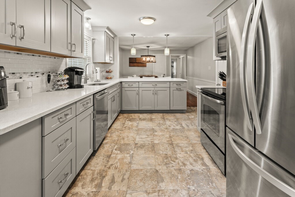 Shrewsbury, Massachusetts 01545, United States, 4 Bedrooms Bedrooms, ,2 BathroomsBathrooms,Residential,Active,172148