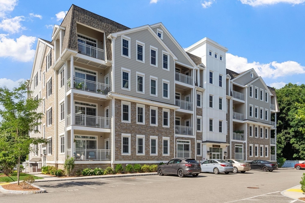 320 Middlesex Ave E307