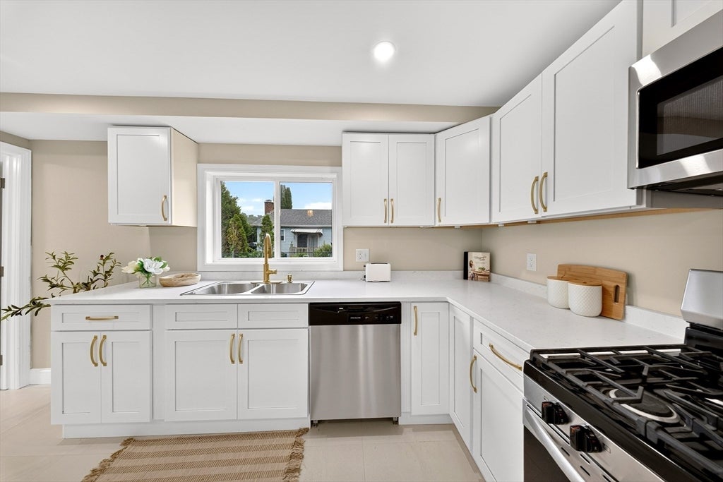 11 S Berryman St, Westport, MA Photo #2