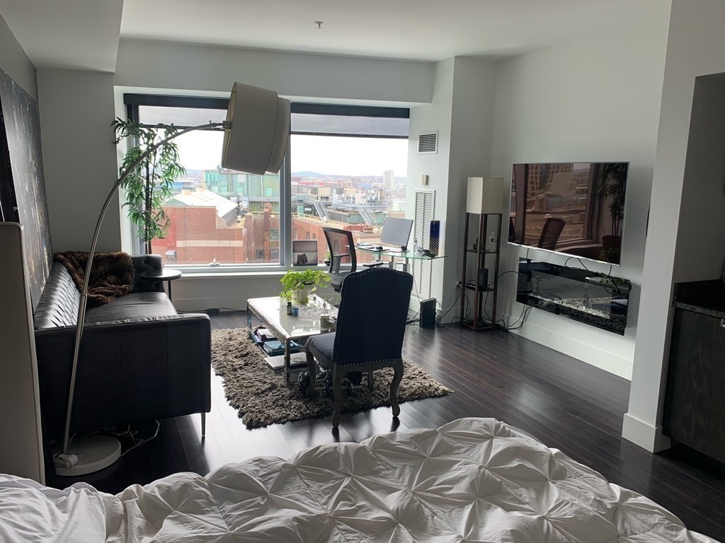 110 Stuart Street 24I