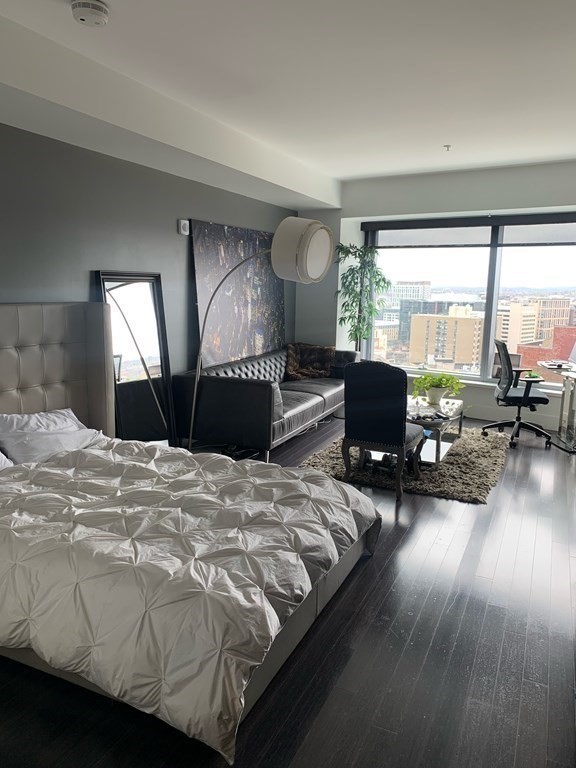 110 Stuart Street 24I