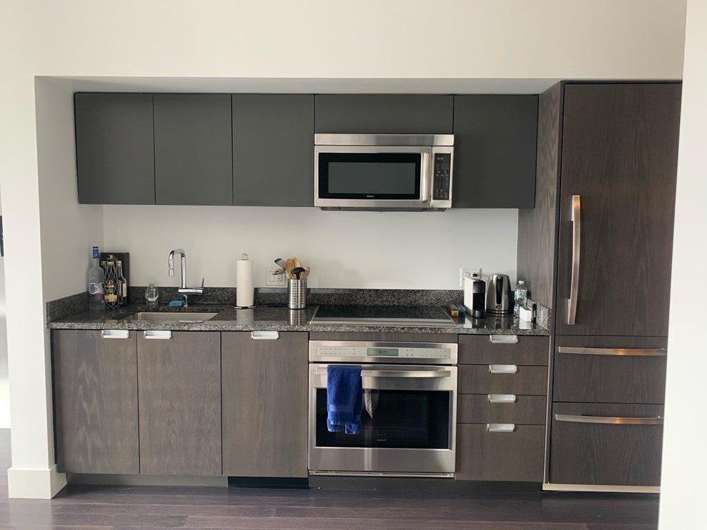 110 Stuart Street 24I