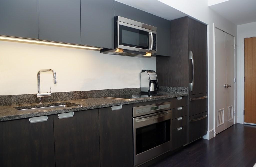 110 Stuart Street 24I