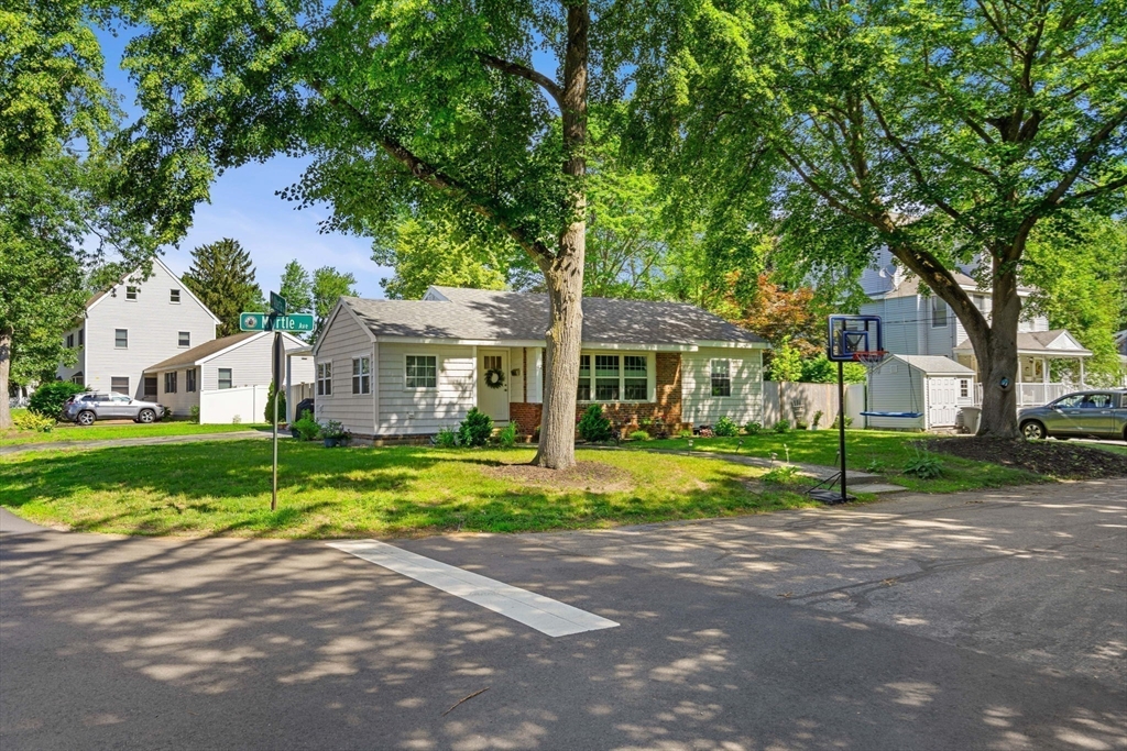 42 Myrtle Ave