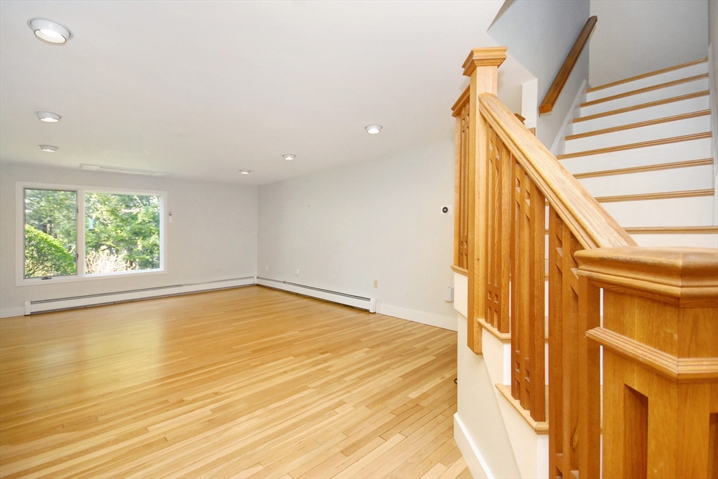 40 Red Barn Rd, Wayland, MA Photo #4