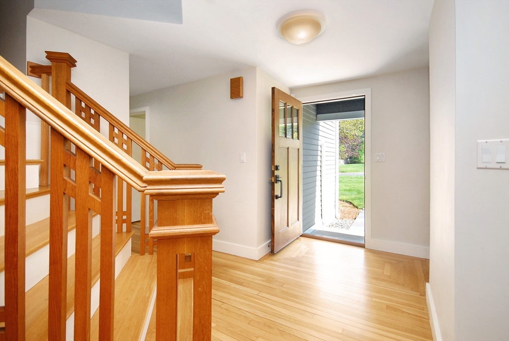 40 Red Barn Rd, Wayland, MA Photo #2