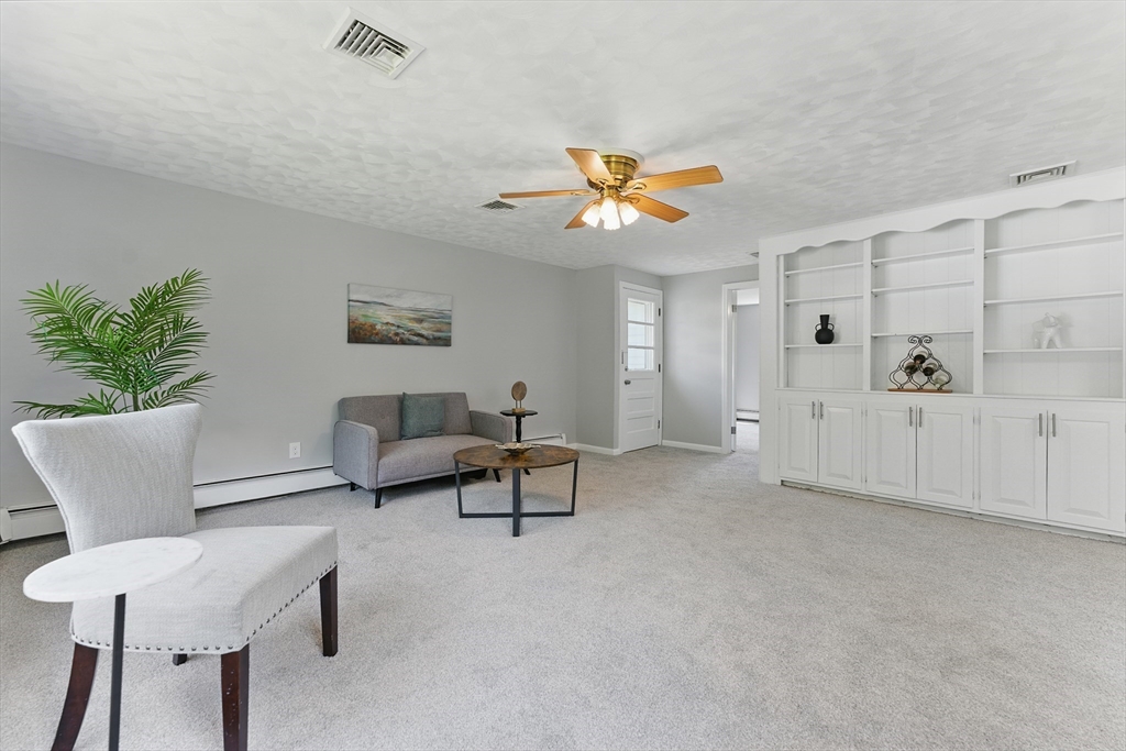 945 Shoemaker Ln