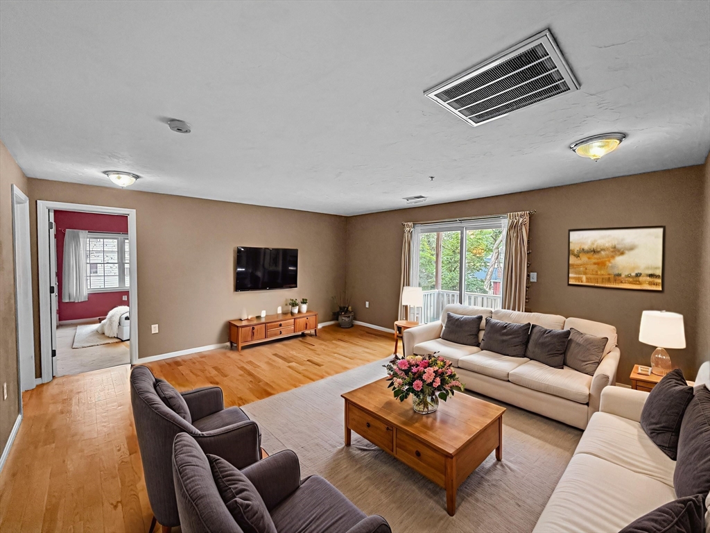 100 Lawrence St 18