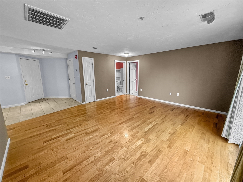 100 Lawrence St 18