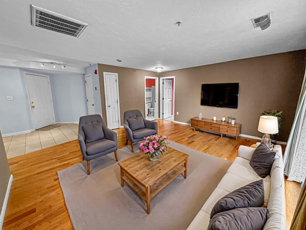 100 Lawrence St 18