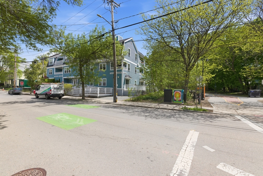 135 Willow Ave #4, Somerville, MA Photo #35