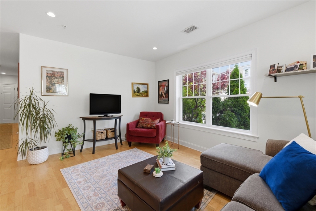 135 Willow Ave #4, Somerville, MA Photo #23