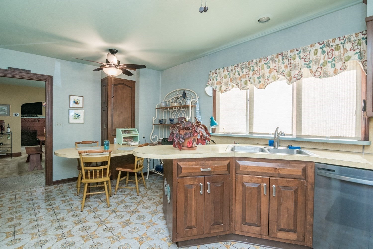 134 Eddywood St, Springfield, MA Photo #15