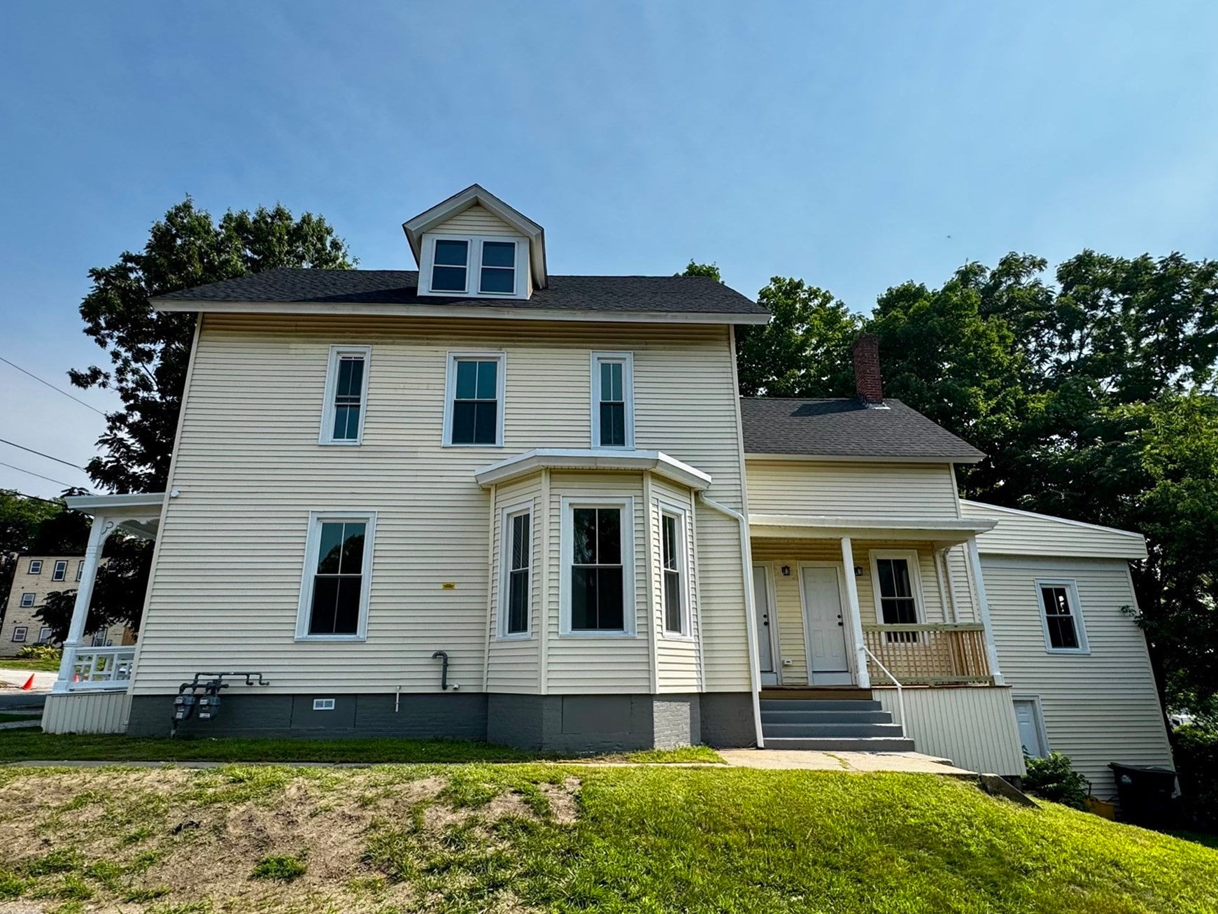 37 Oakes Ave