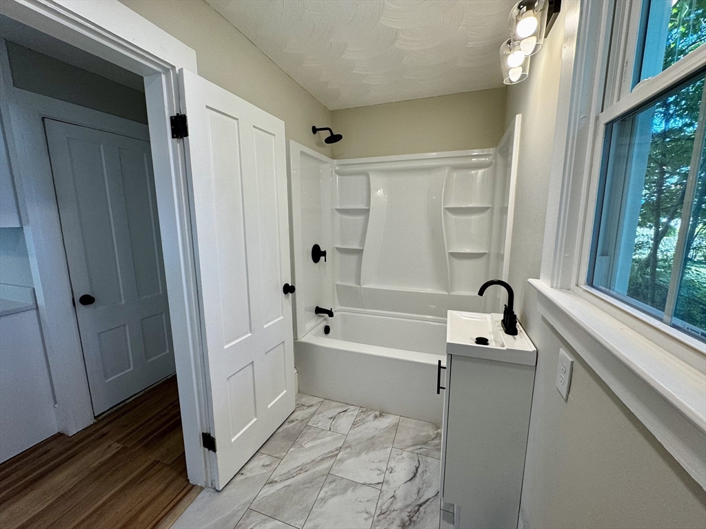 37 Oakes Ave, Southbridge, MA Photo #18