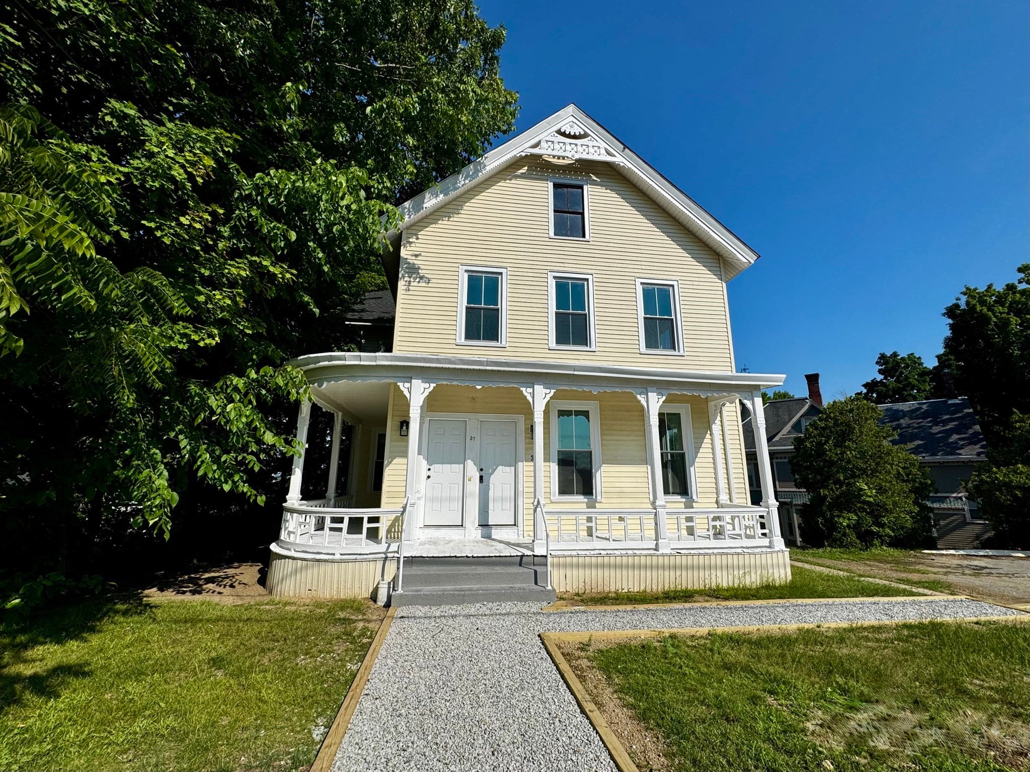 37 Oakes Ave