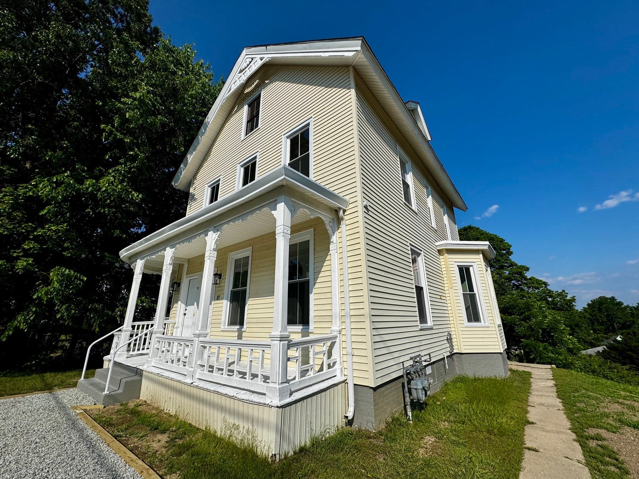 37 Oakes Ave