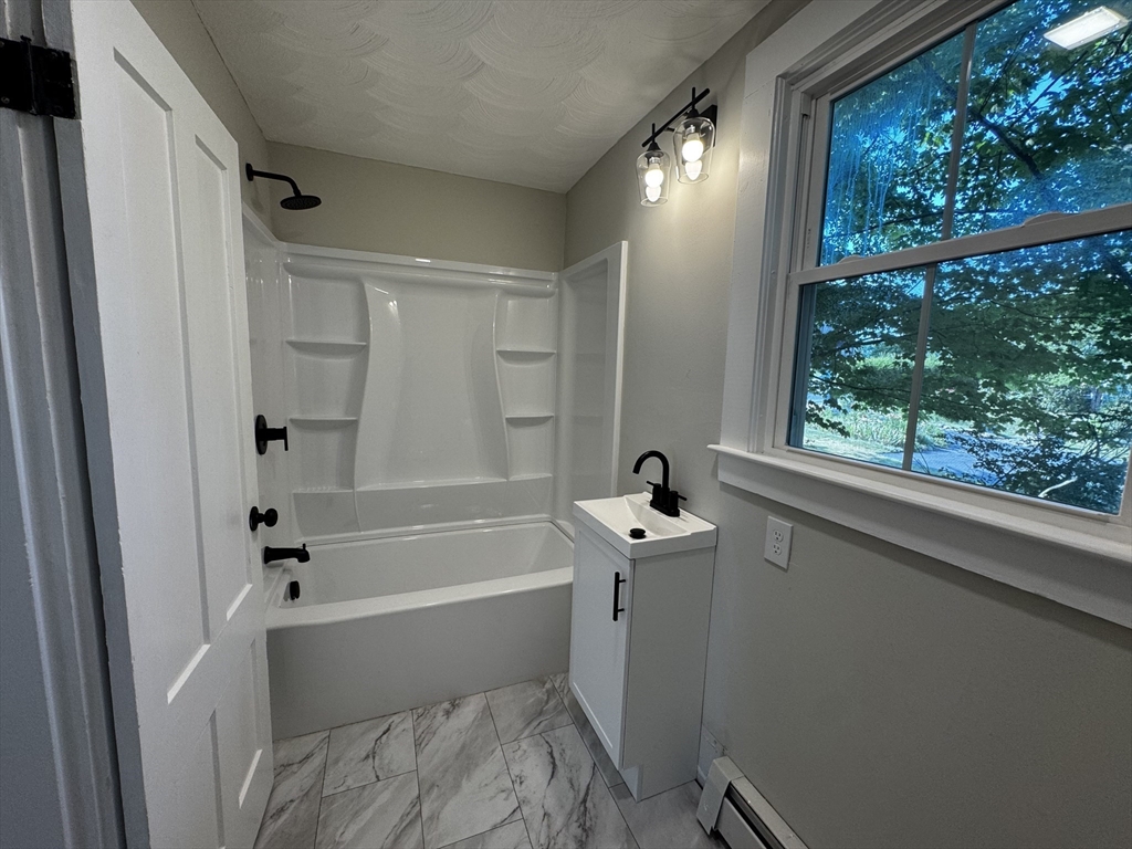 37 Oakes Ave, Southbridge, MA Photo #20