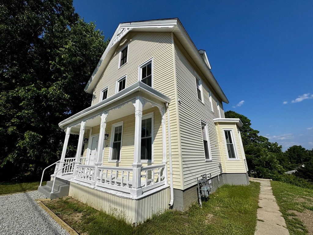 37 Oakes Ave, Southbridge, MA Photo #4