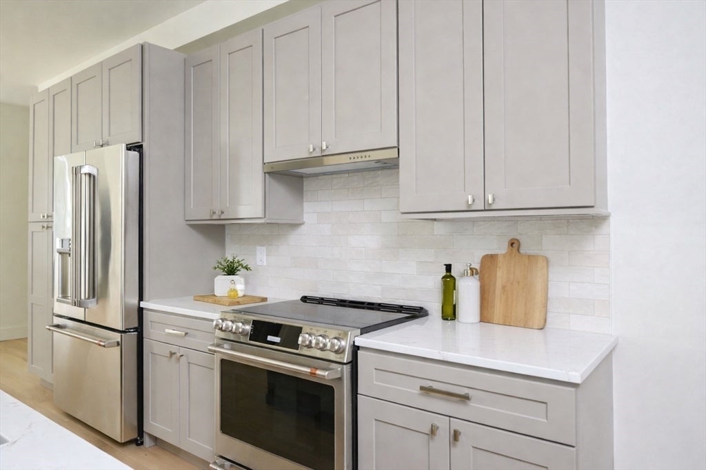 21 Tanglewood Road 3, Boston MA 02124