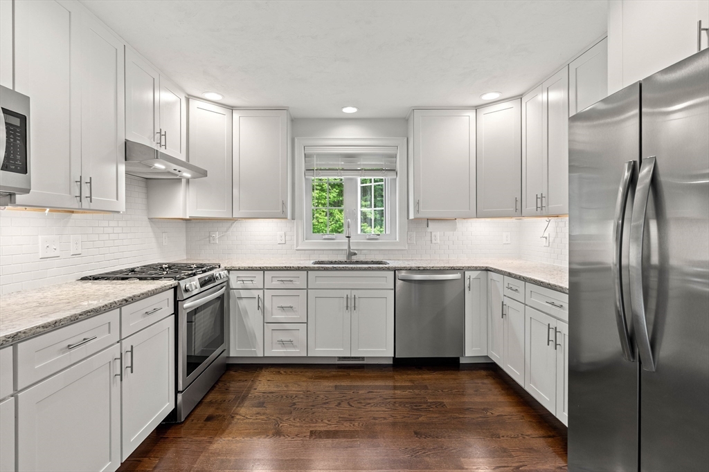 24 Bartlett Ave 24