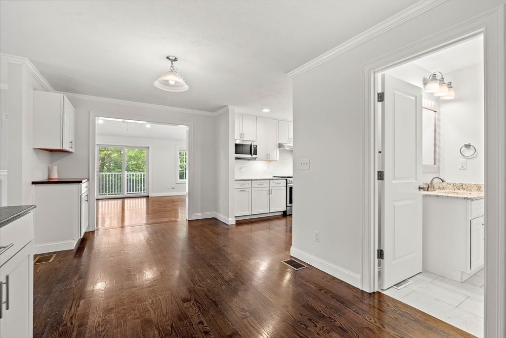 24 Bartlett Ave 24