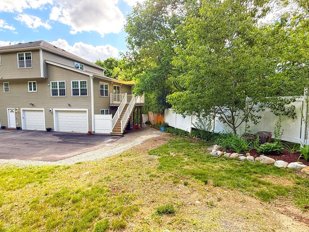 24 Bartlett Ave 24