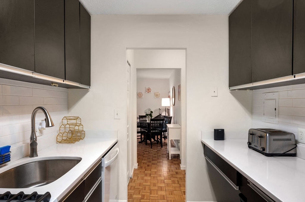33 Pond Ave #409, Brookline, MA Photo #9