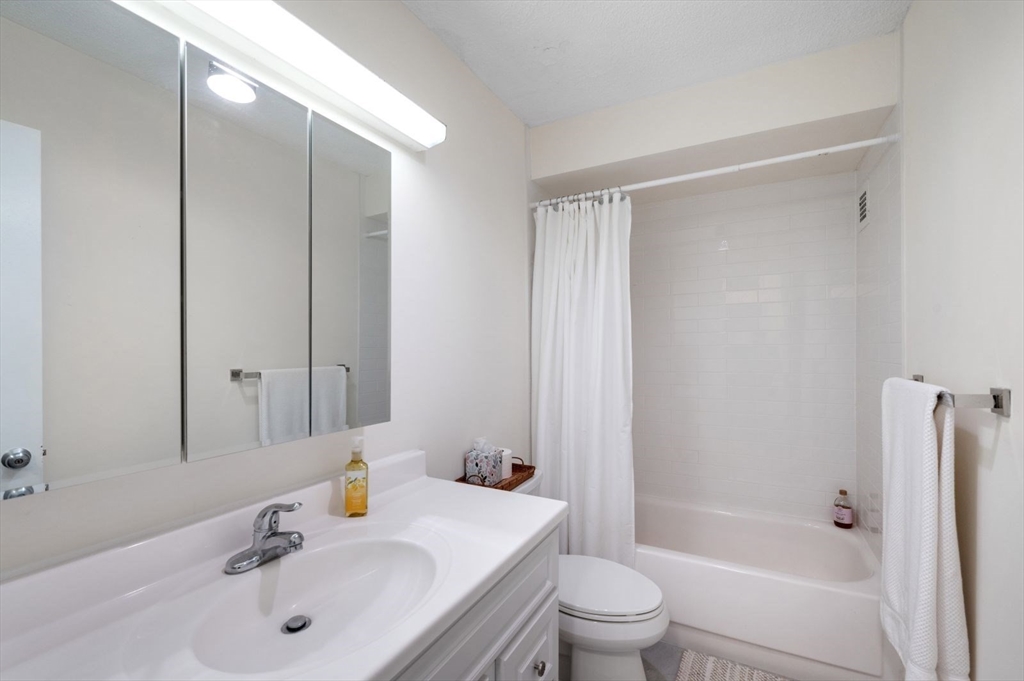 33 Pond Ave #409, Brookline, MA Photo #16