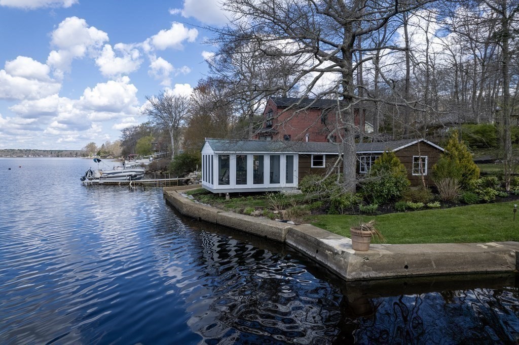 74 Lakeside Ave