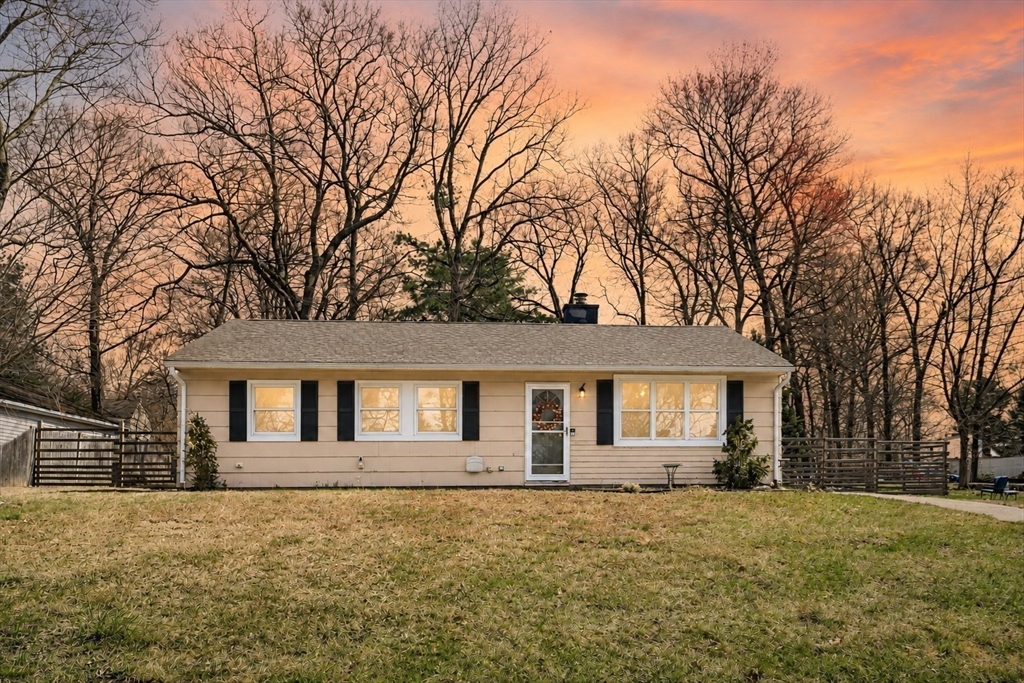 Photo of 5 Crestwood Ave, Plainville, MA