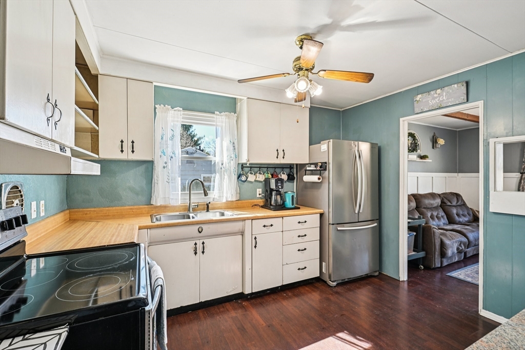 5 Crestwood Ave, Plainville, MA Photo #4