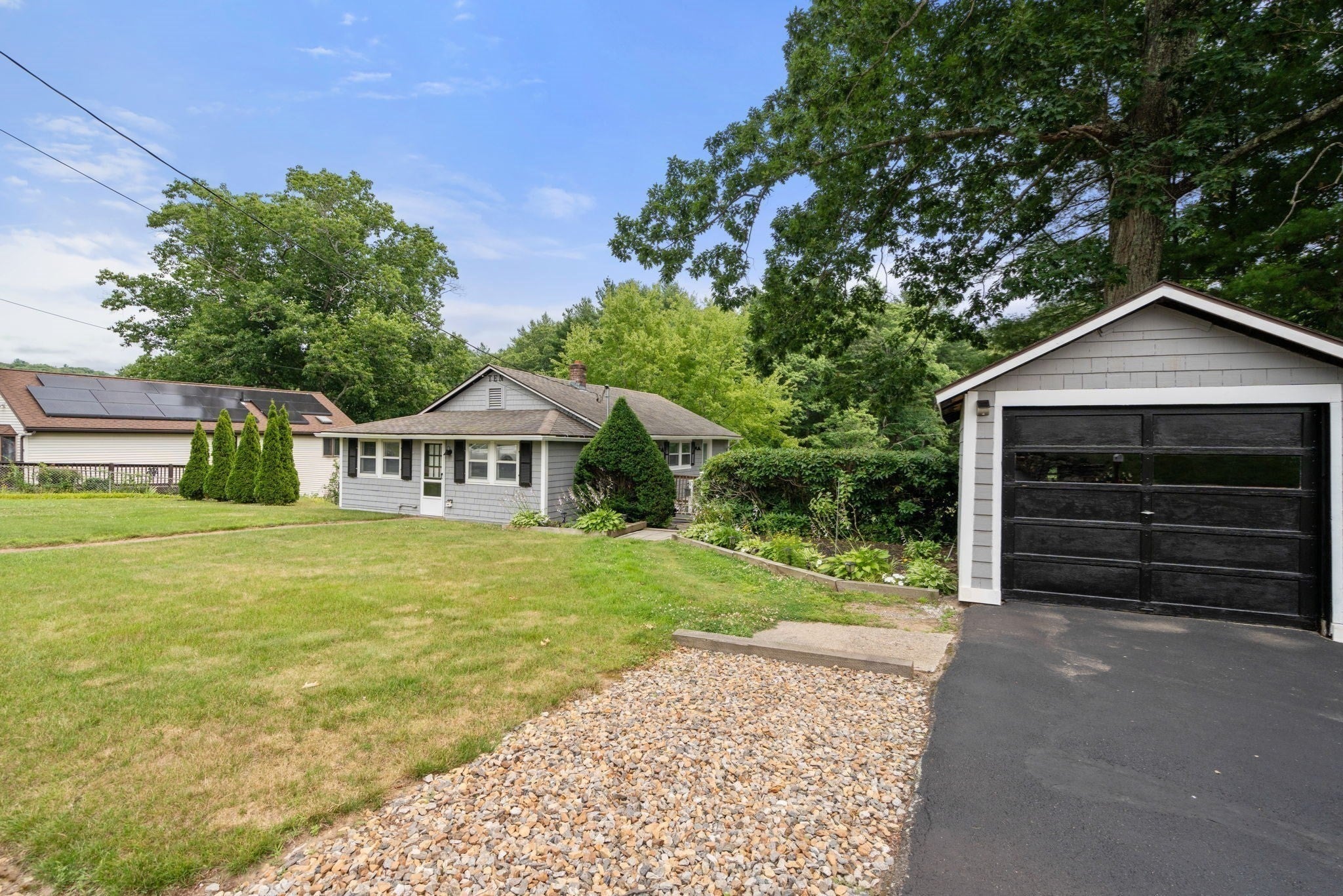10 Riverside Dr