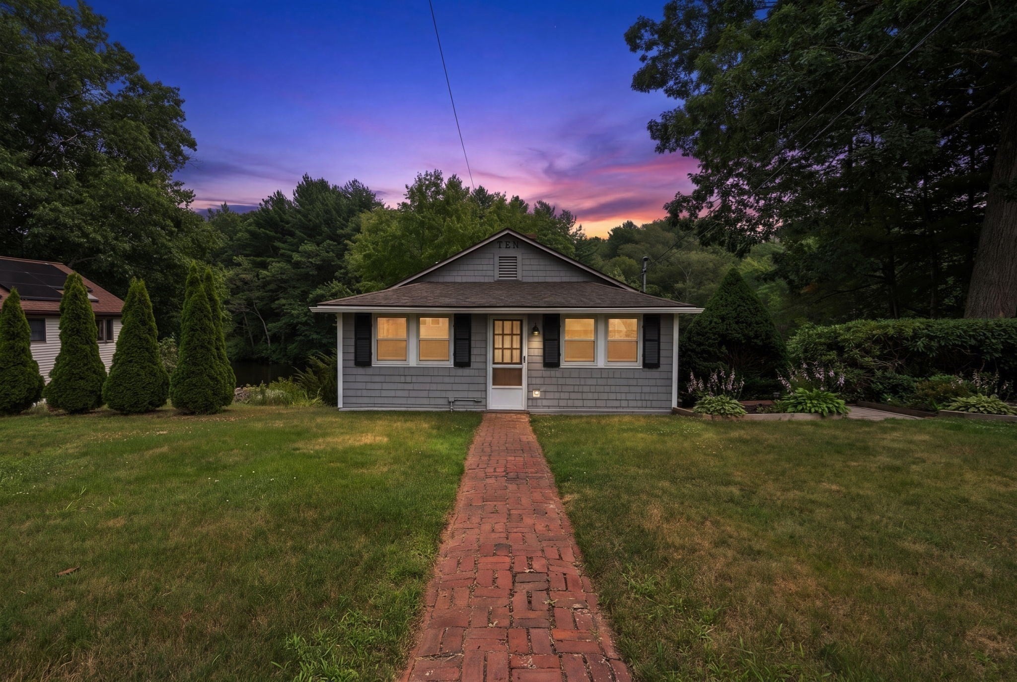 10 Riverside Dr