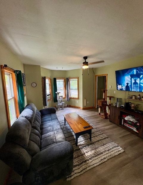 31 Carpenter St Warren MA 01083