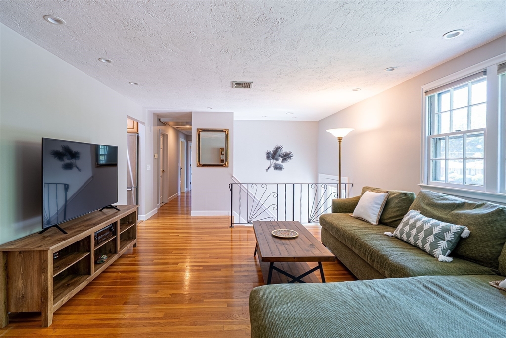 32 Eaton Road W