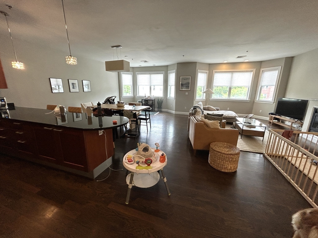 75-83 Boylston St R3