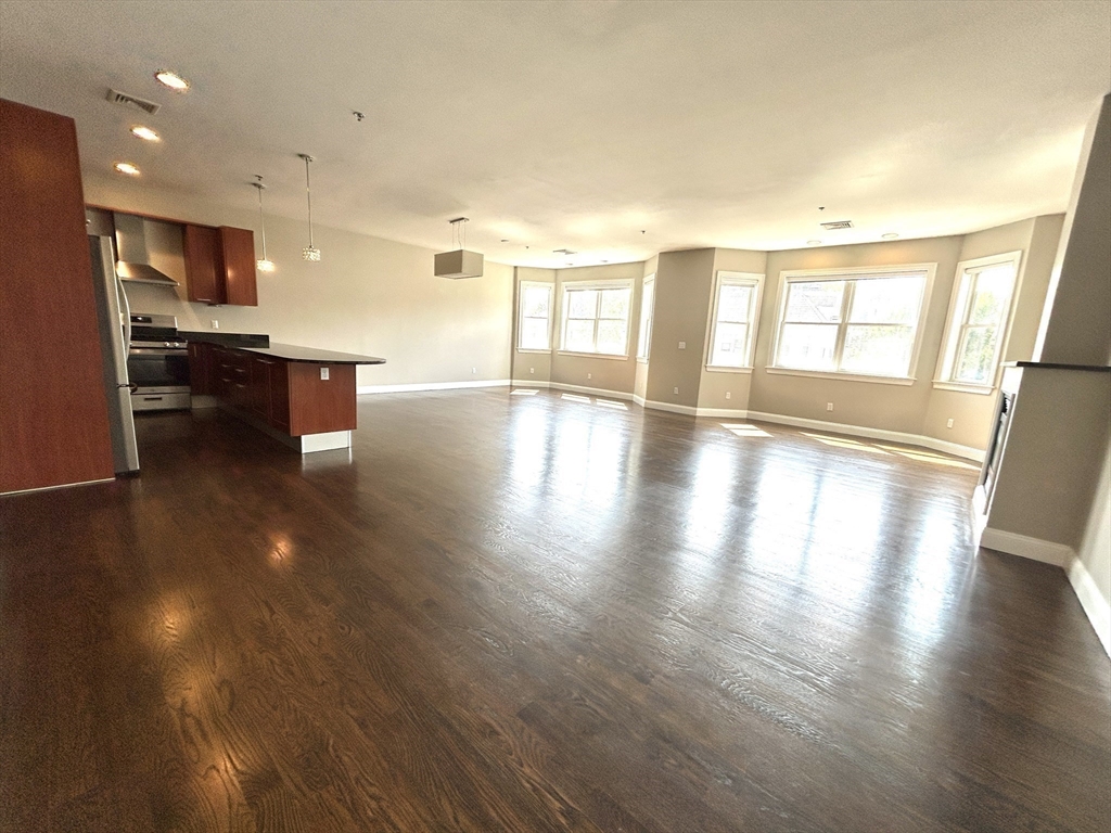 75-83 Boylston St R3