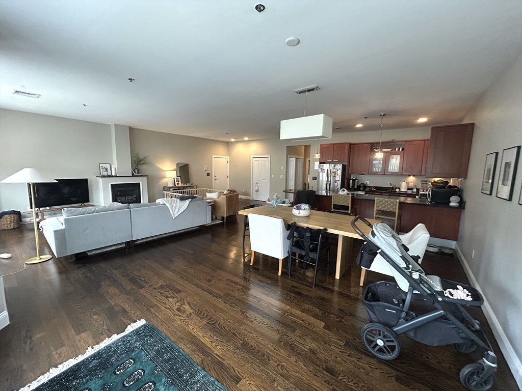 75-83 Boylston St R3