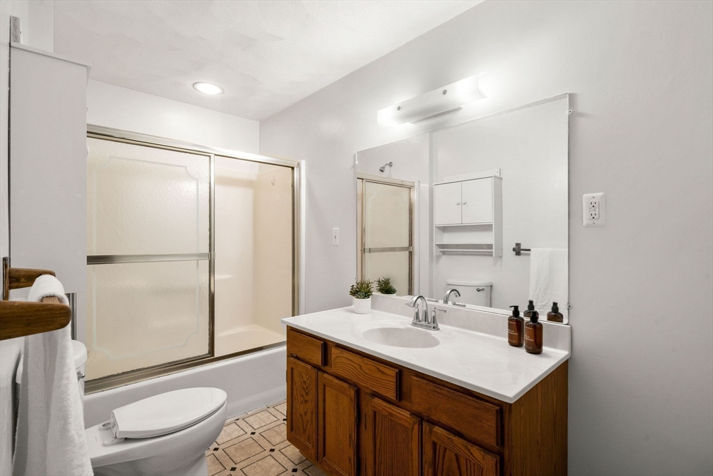 20 Euclid Rd, Tewksbury, MA, 20 Euclid Rd, Tewksbury, MA Photo #27