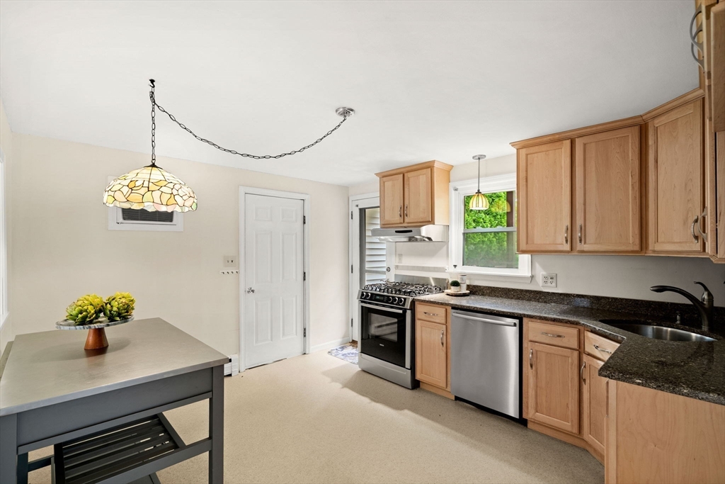 20 Euclid Rd, Tewksbury, MA, 20 Euclid Rd, Tewksbury, MA Photo #7