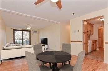 Franklin, Massachusetts 02038, United States, 2 Bedrooms Bedrooms, ,1 BathroomBathrooms,Residential,Active,115760