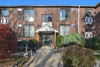 Franklin, Massachusetts 02038, United States, 2 Bedrooms Bedrooms, ,1 BathroomBathrooms,Residential,Active,115760