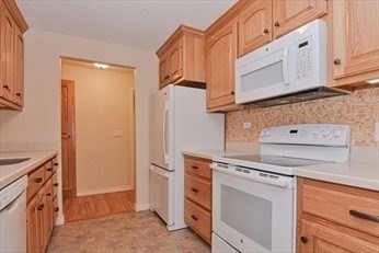 Franklin, Massachusetts 02038, United States, 2 Bedrooms Bedrooms, ,1 BathroomBathrooms,Residential,Active,115760