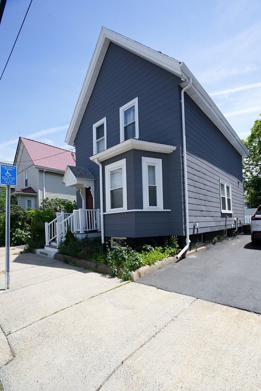 10 Williams Ave