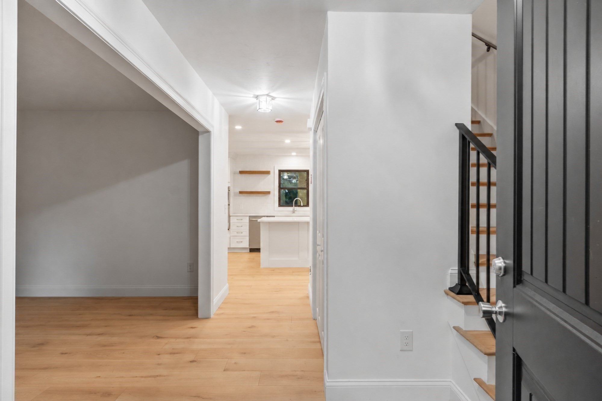 16 E Applewood Dr, Charlton, MA, 16 E Applewood Dr, Charlton, MA Photo #9